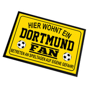 Fußmatte für Fußball Fans - Hier wohnt ein Dortmund Fan - Betreten an Spieltagen auf eigene Gefahr! - für innen und außen | 60x40cm