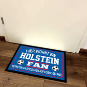 Fußmatte für Fußball Fans - Hier wohnt ein Holstein Fan - Betreten an Spieltagen auf eigene Gefahr! - für innen und außen | 60x40cm