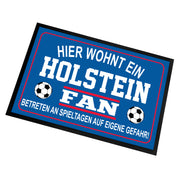 Fußmatte für Fußball Fans - Hier wohnt ein Holstein Fan - Betreten an Spieltagen auf eigene Gefahr! - für innen und außen | 60x40cm