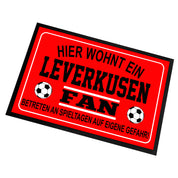 Fußmatte für Fußball Fans - Hier wohnt ein Leverkusen Fan - Betreten an Spieltagen auf eigene Gefahr! - für innen und außen | 60x40cm