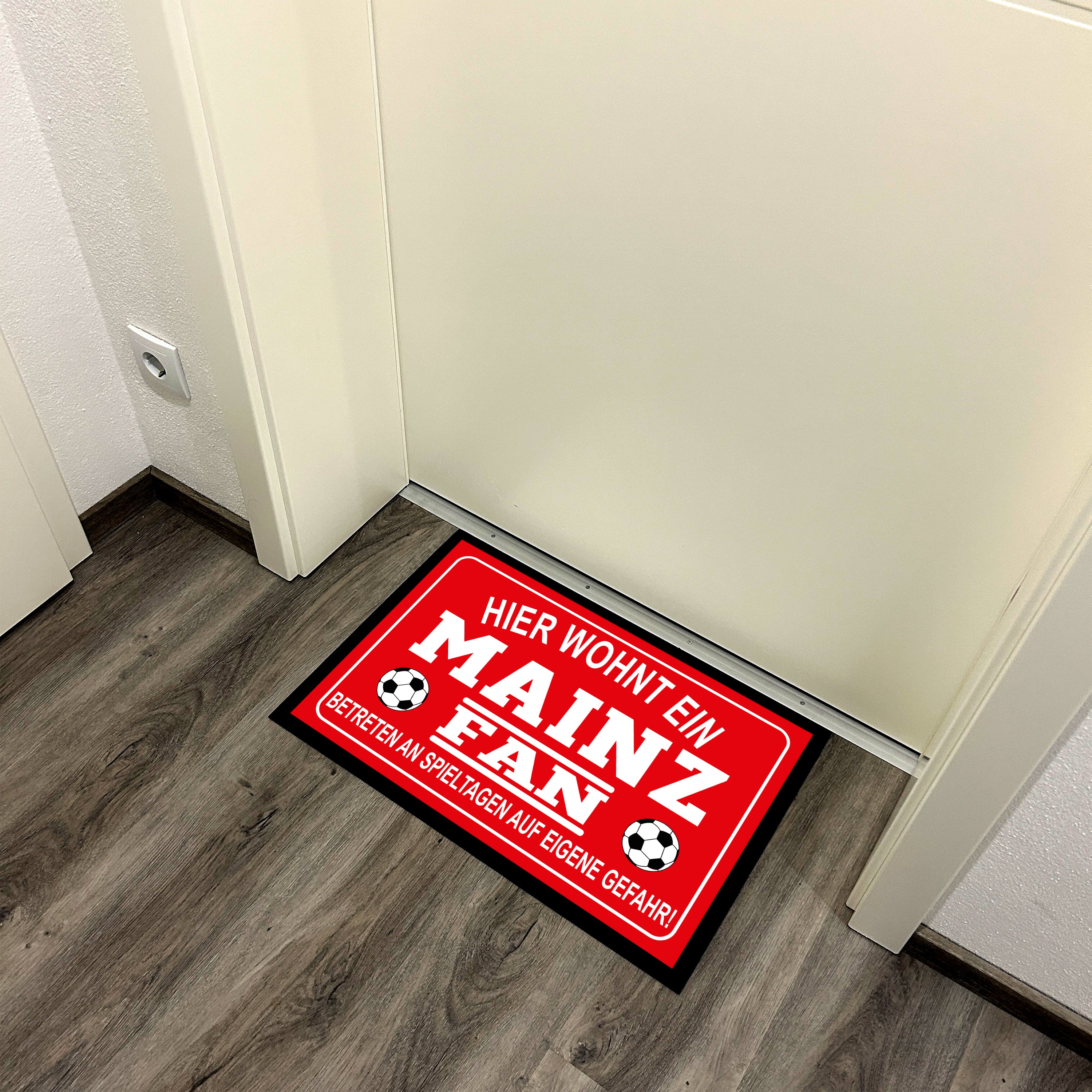 Fußmatte für Fußball Fans - Hier wohnt ein Mainz Fan - Betreten an Spieltagen auf eigene Gefahr! - für innen und außen | 60x40cm