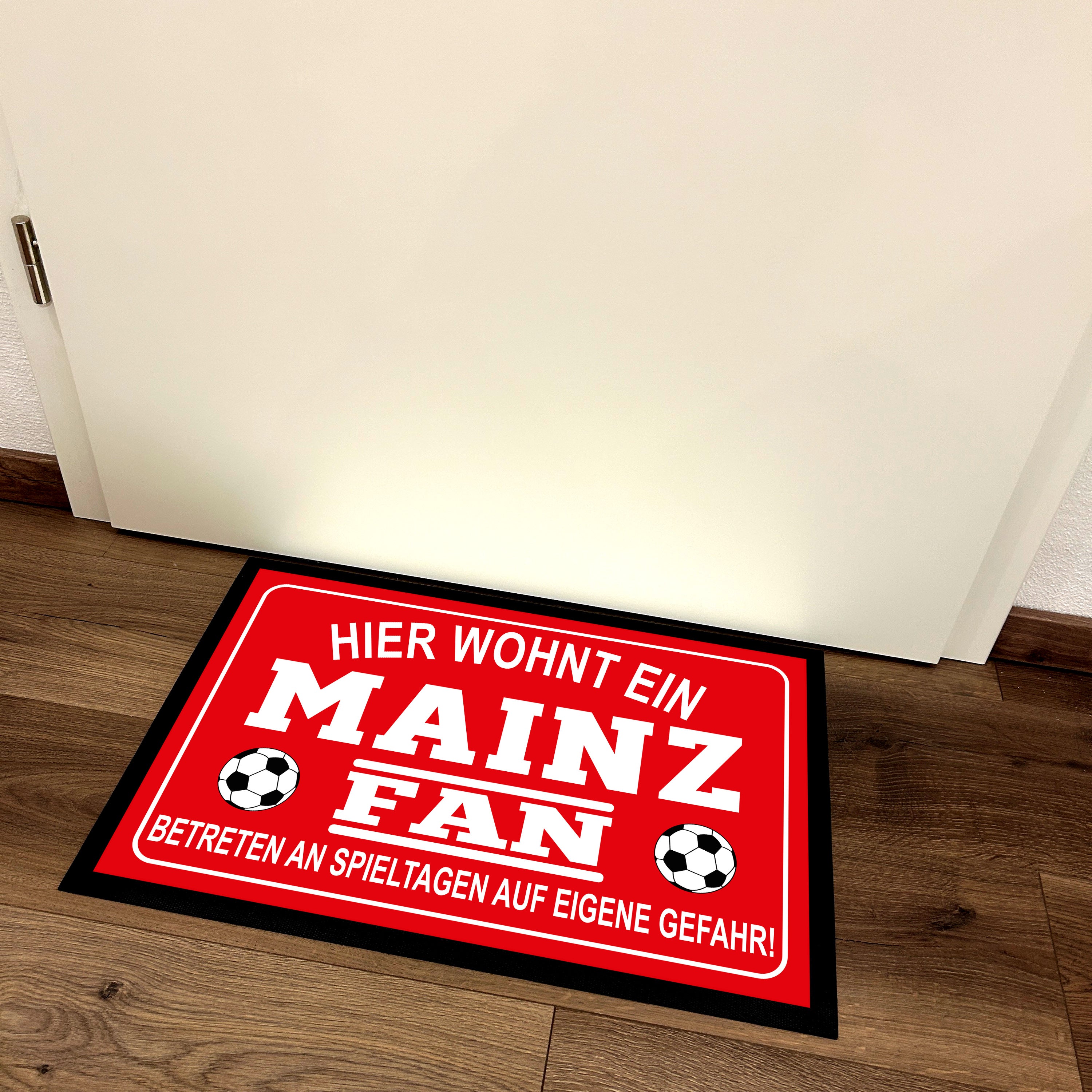 Fußmatte für Fußball Fans - Hier wohnt ein Mainz Fan - Betreten an Spieltagen auf eigene Gefahr! - für innen und außen | 60x40cm