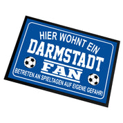 Fußmatte für Fußball Fans - Hier wohnt ein Darmstadt Fan - Betreten an Spieltagen auf eigene Gefahr! - für innen und außen | 60x40cm