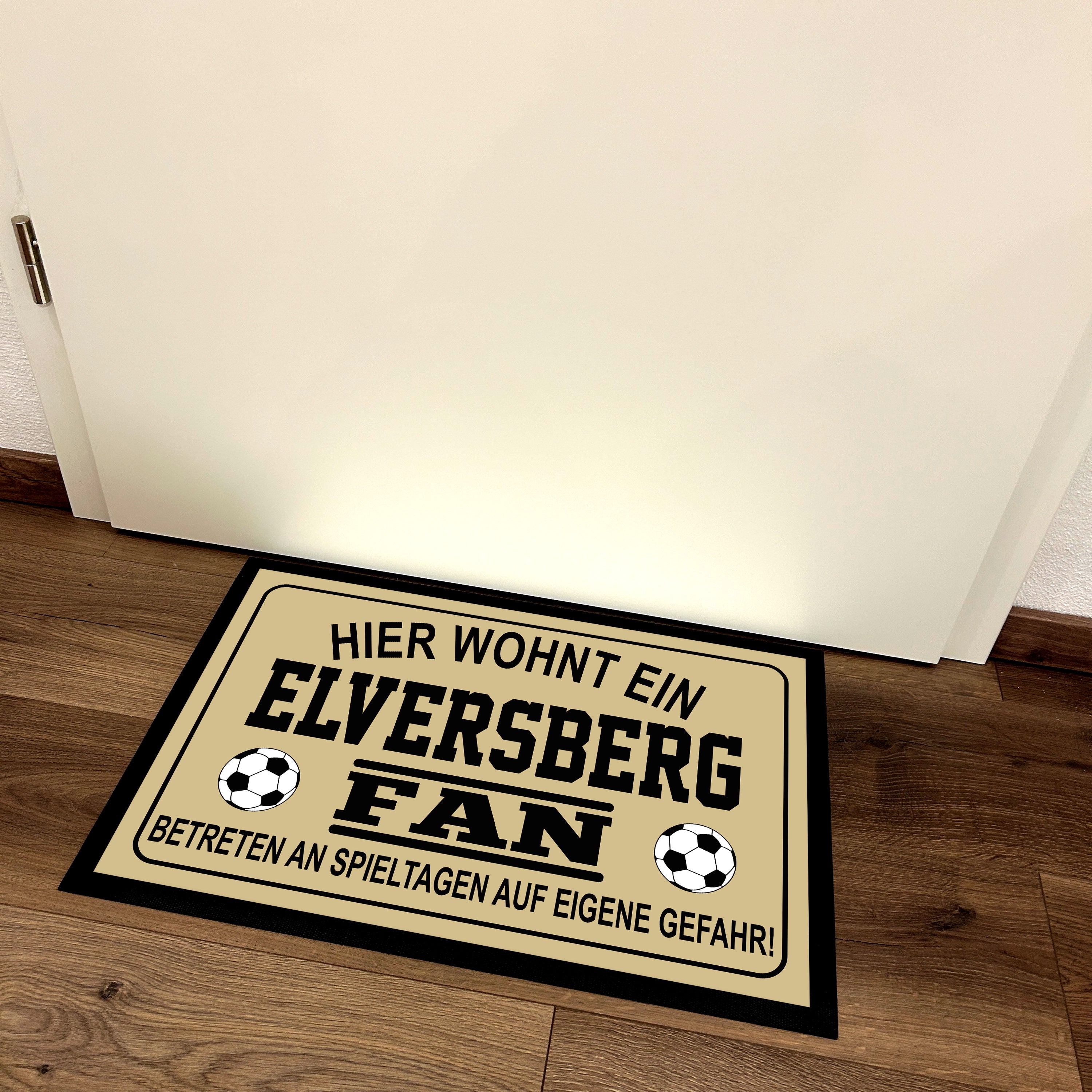 Fußmatte für Fußball Fans - Hier wohnt ein Elversberg Fan - Betreten an Spieltagen auf eigene Gefahr! - für innen und außen | 60x40cm