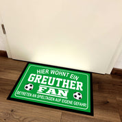 Fußmatte für Fußball Fans - Hier wohnt ein Greuther Fan - Betreten an Spieltagen auf eigene Gefahr! - für innen und außen | 60x40cm