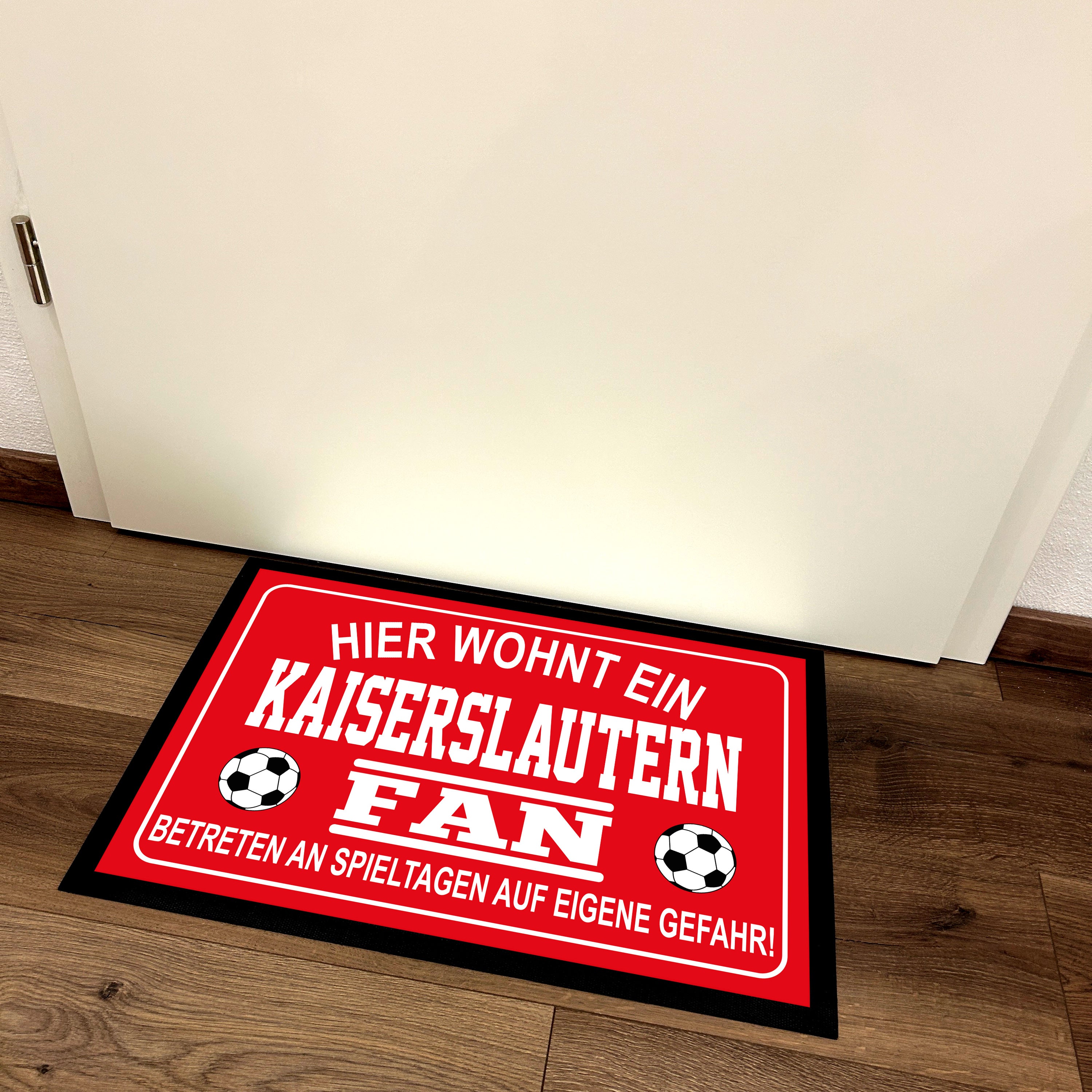 Fußmatte für Fußball Fans - Hier wohnt ein Kaiserslautern Fan - Betreten an Spieltagen auf eigene Gefahr! - für innen und außen | 60x40cm