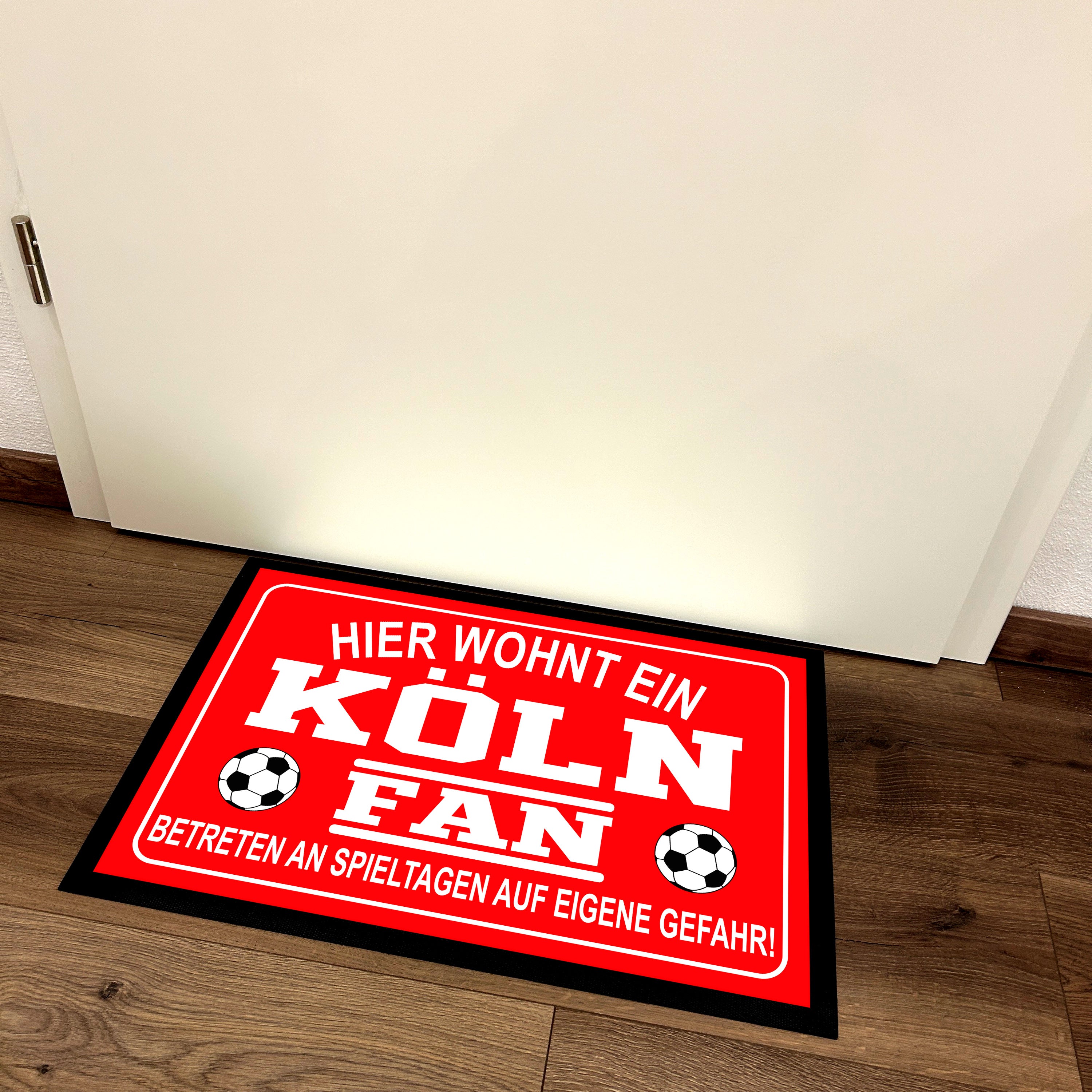 Fußmatte für Fußball Fans - Hier wohnt ein Köln Fan - Betreten an Spieltagen auf eigene Gefahr! - für innen und außen | 60x40cm