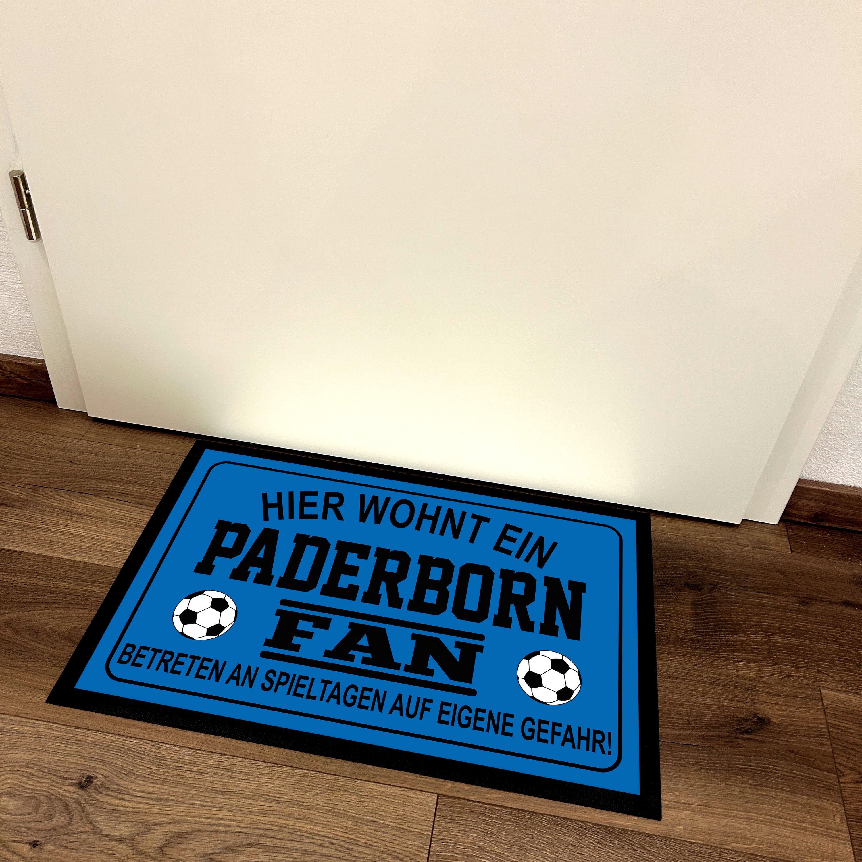 Fußmatte für Fußball Fans - Hier wohnt ein Paderborn Fan - Betreten an Spieltagen auf eigene Gefahr! - für innen und außen | 60x40cm