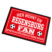 Fußmatte für Fußball Fans - Hier wohnt ein Regensburg Fan - Betreten an Spieltagen auf eigene Gefahr! - für innen und außen | 60x40cm