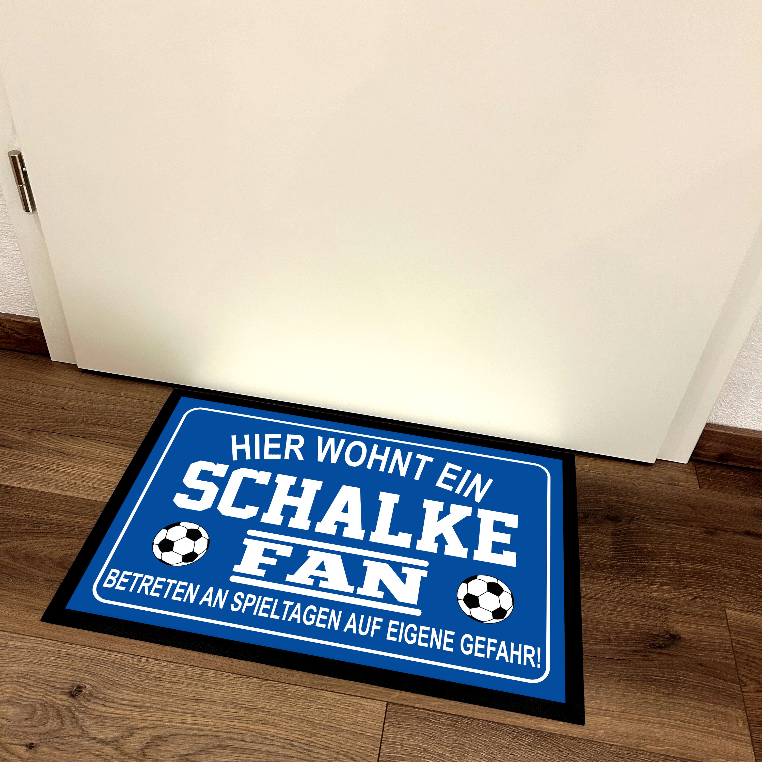 Fußmatte für Fußball Fans - Hier wohnt ein Schalke Fan - Betreten an Spieltagen auf eigene Gefahr! - für innen und außen | 60x40cm