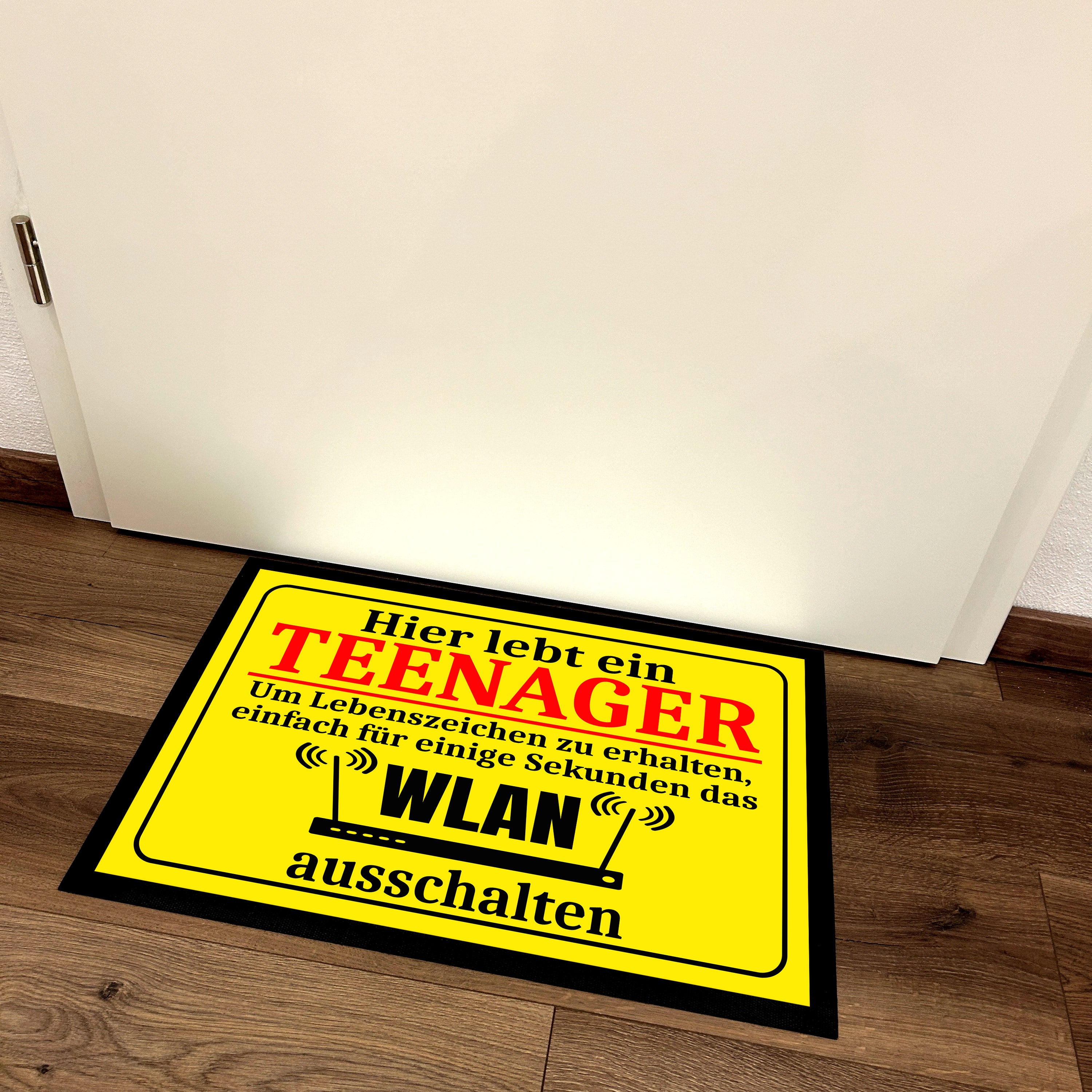 Fußmatte mit Motiv - Hier lebt ein Teenager - Um Lebenszeichen zu erhalten, einfach für einige Sekunden das WLAN ausschalten - für innen und außen | 60x40cm