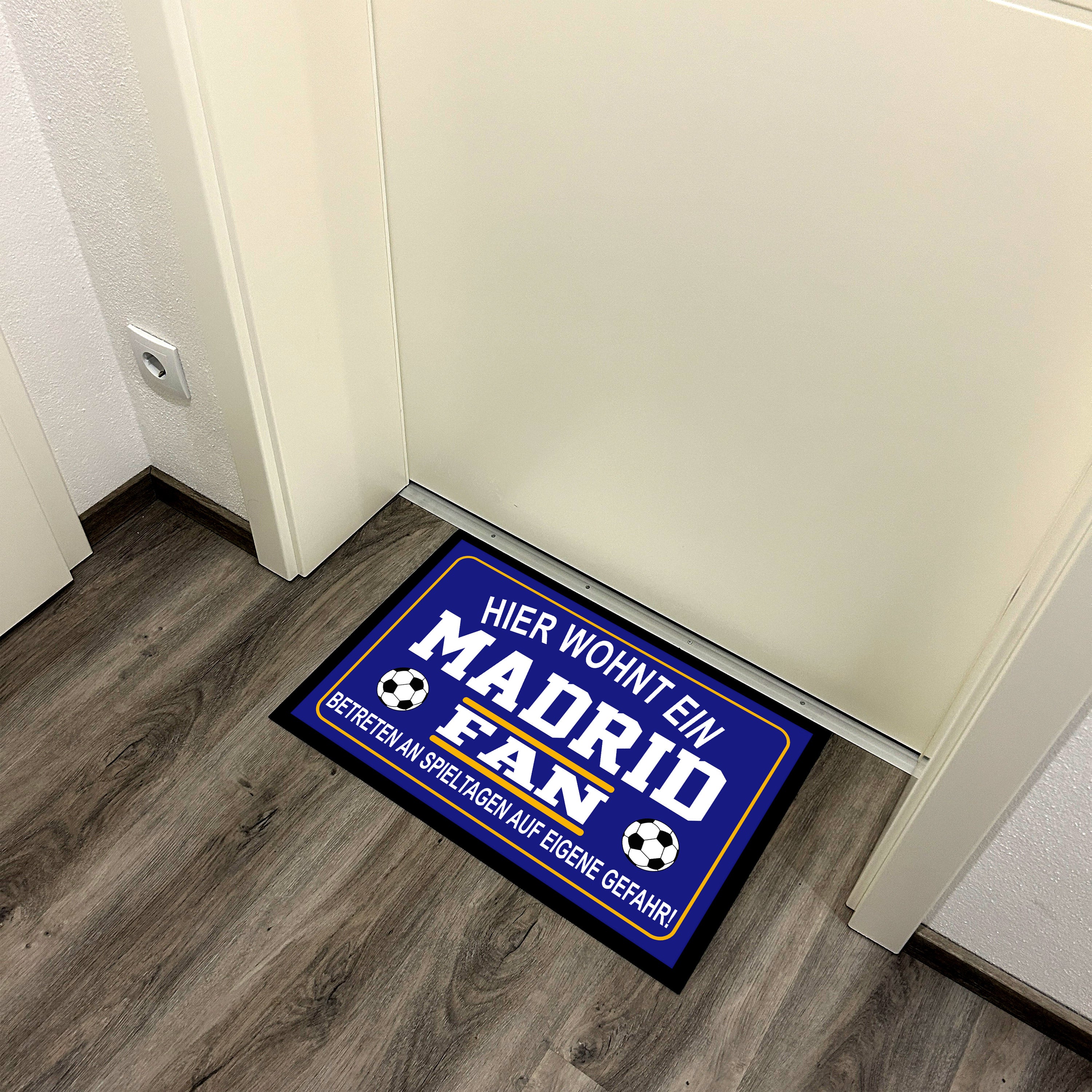 Fußmatte für Fußball Fans - Hier wohnt ein Madrid Fan - Betreten an Spieltagen auf eigene Gefahr! - für innen und außen | 60x40cm