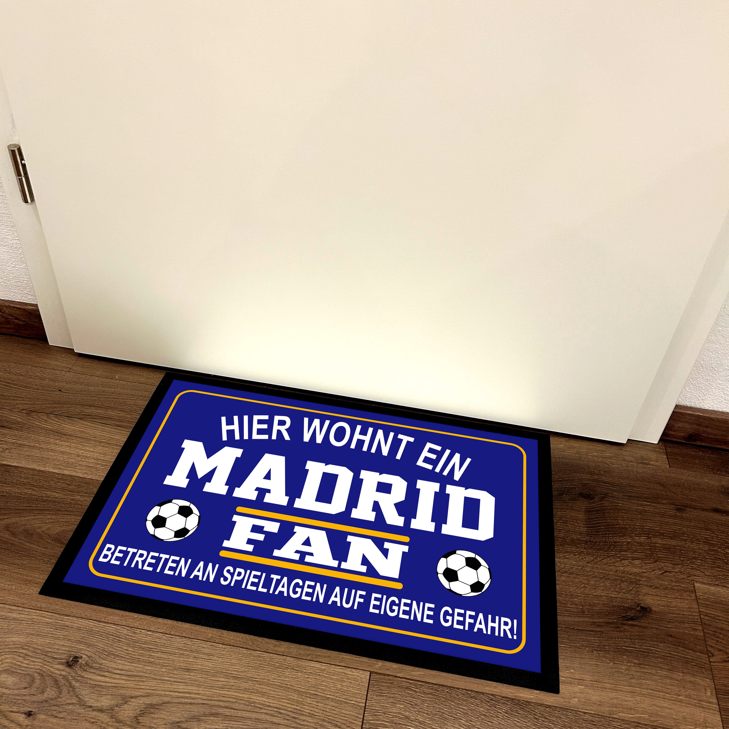Fußmatte für Fußball Fans - Hier wohnt ein Madrid Fan - Betreten an Spieltagen auf eigene Gefahr! - für innen und außen | 60x40cm
