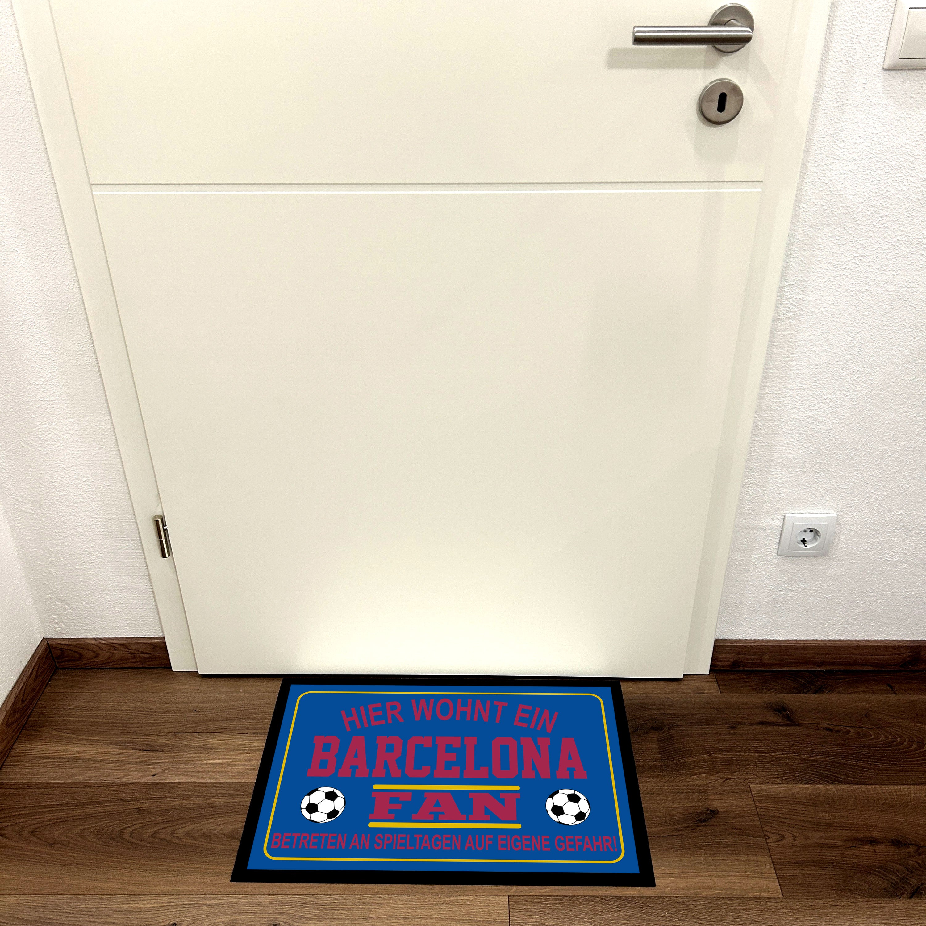 Fußmatte für Fußball Fans - Hier wohnt ein Barcelona Fan - Betreten an Spieltagen auf eigene Gefahr! - für innen und außen | 60x40cm