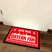 Fußmatte für Fußballfans mit Skyline | 60x40cm | Ich bin Bayern Fan - Betreten an Spieltagen auf eigene Gefahr! | Zeige deine Stadtliebe und Fußballbegeisterung! | für innen und außen