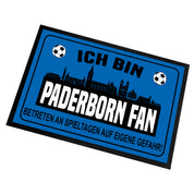 Fußmatte für Fußballfans mit Skyline | 60x40cm | Ich bin Paderborn Fan - Betreten an Spieltagen auf eigene Gefahr! | Zeige deine Stadtliebe und Fußballbegeisterung! | für innen und außen