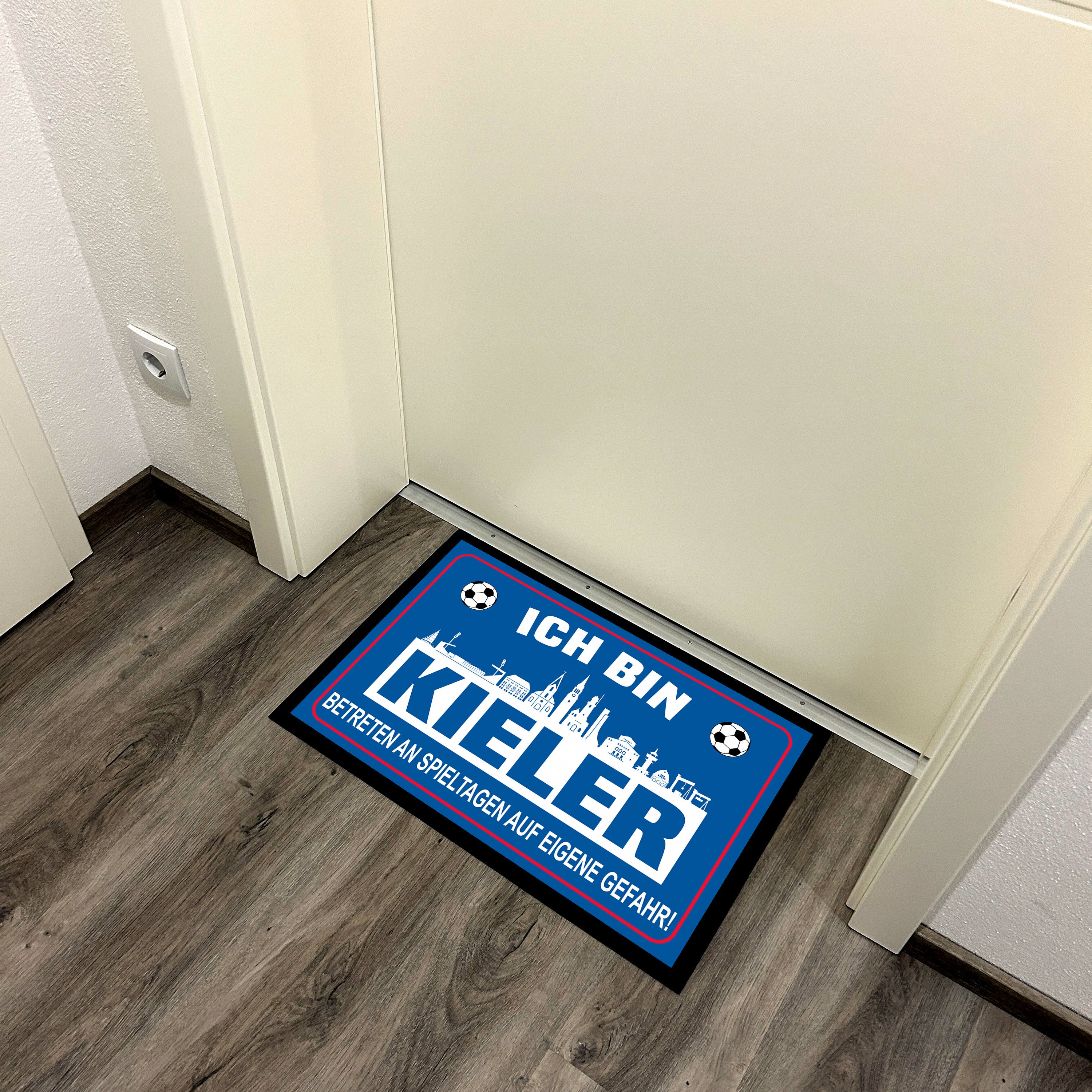 Fußmatte für Fußballfans mit Skyline | 60x40cm | Ich bin Kieler - Betreten an Spieltagen auf eigene Gefahr! | Zeige deine Stadtliebe und Fußballbegeisterung! | für innen und außen