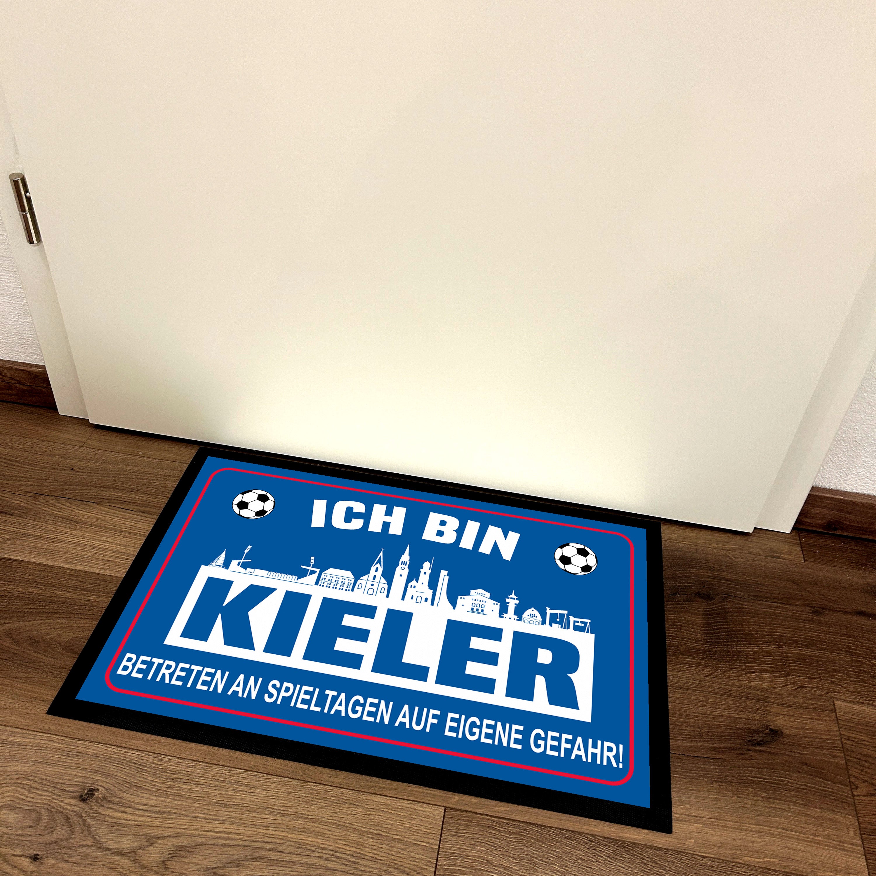 Fußmatte für Fußballfans mit Skyline | 60x40cm | Ich bin Kieler - Betreten an Spieltagen auf eigene Gefahr! | Zeige deine Stadtliebe und Fußballbegeisterung! | für innen und außen