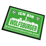 Fußmatte für Fußballfans mit Skyline | 60x40cm | Ich bin Wolfsburger - Betreten an Spieltagen auf eigene Gefahr! | Zeige deine Stadtliebe und Fußballbegeisterung! | für innen und außen
