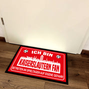 Fußmatte für Fußballfans mit Skyline | 60x40cm | Ich bin Kaiserslautern Fan - Betreten an Spieltagen auf eigene Gefahr! | Zeige deine Stadtliebe und Fußballbegeisterung! | für innen und außen