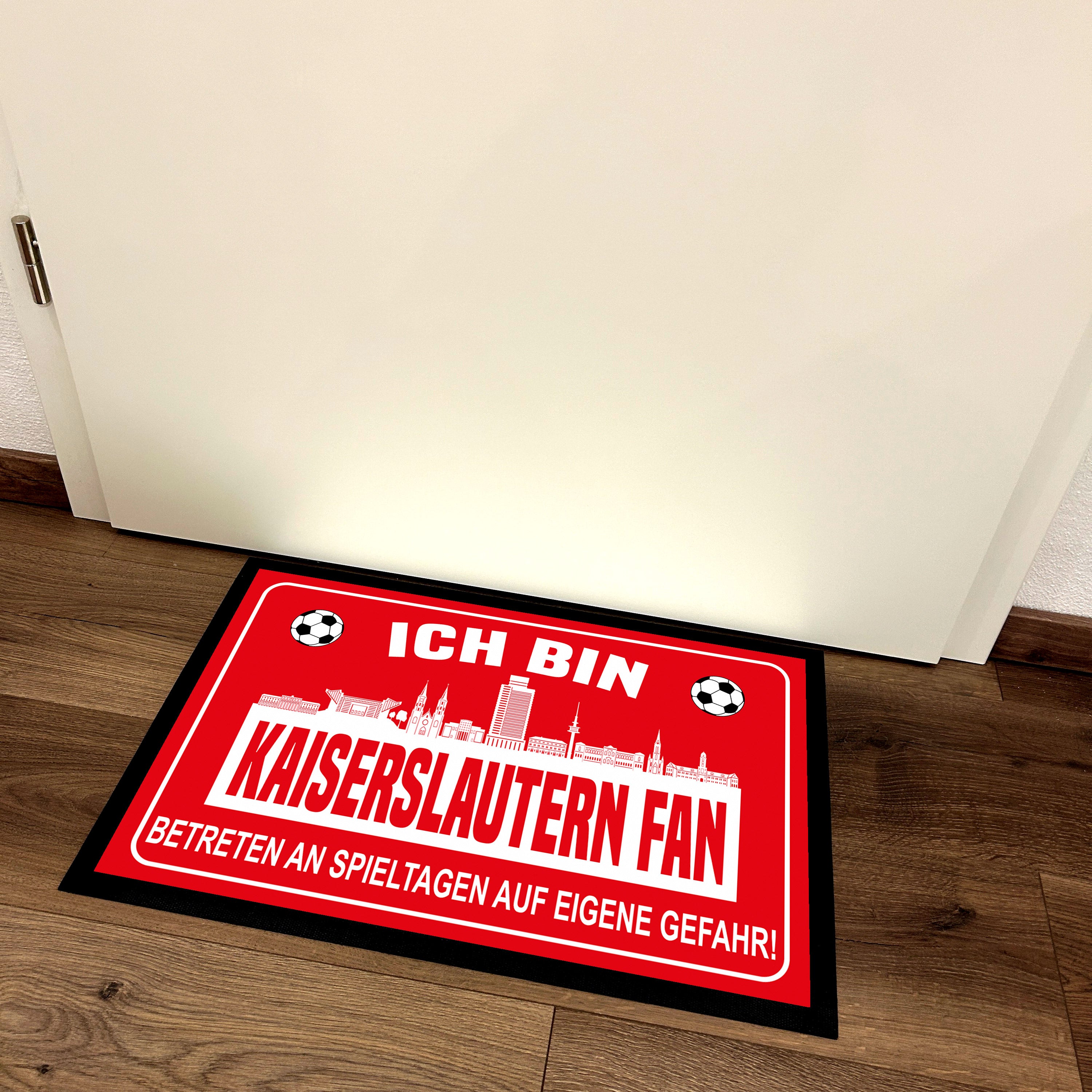 Fußmatte für Fußballfans mit Skyline | 60x40cm | Ich bin Kaiserslautern Fan - Betreten an Spieltagen auf eigene Gefahr! | Zeige deine Stadtliebe und Fußballbegeisterung! | für innen und außen