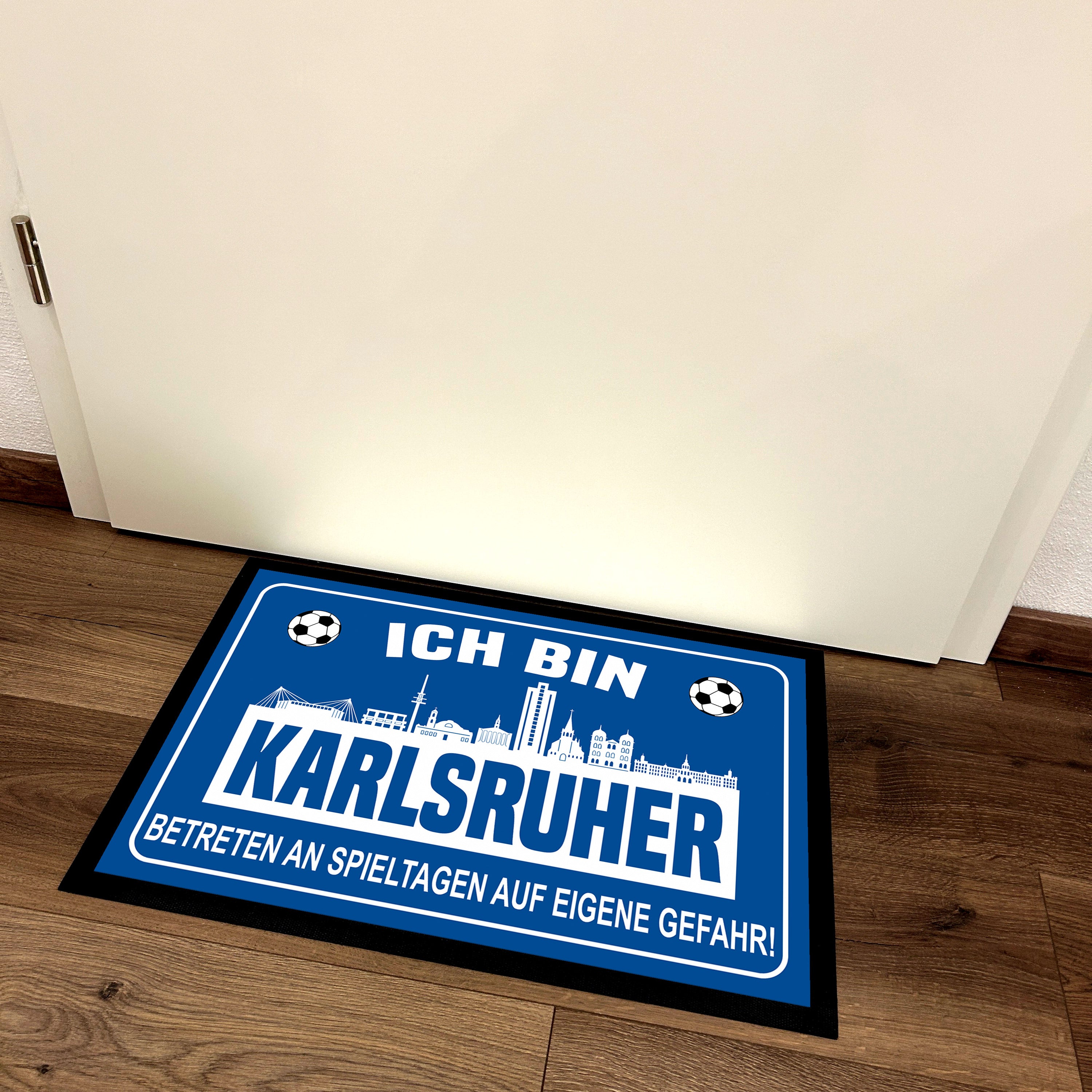 Fußmatte für Fußballfans mit Skyline | 60x40cm | Ich bin Karlsruher - Betreten an Spieltagen auf eigene Gefahr! | Zeige deine Stadtliebe und Fußballbegeisterung! | für innen und außen