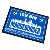 Fußmatte für Fußballfans mit Skyline | 60x40cm | Ich bin Magdeburger - Betreten an Spieltagen auf eigene Gefahr! | Zeige deine Stadtliebe und Fußballbegeisterung! | für innen und außen