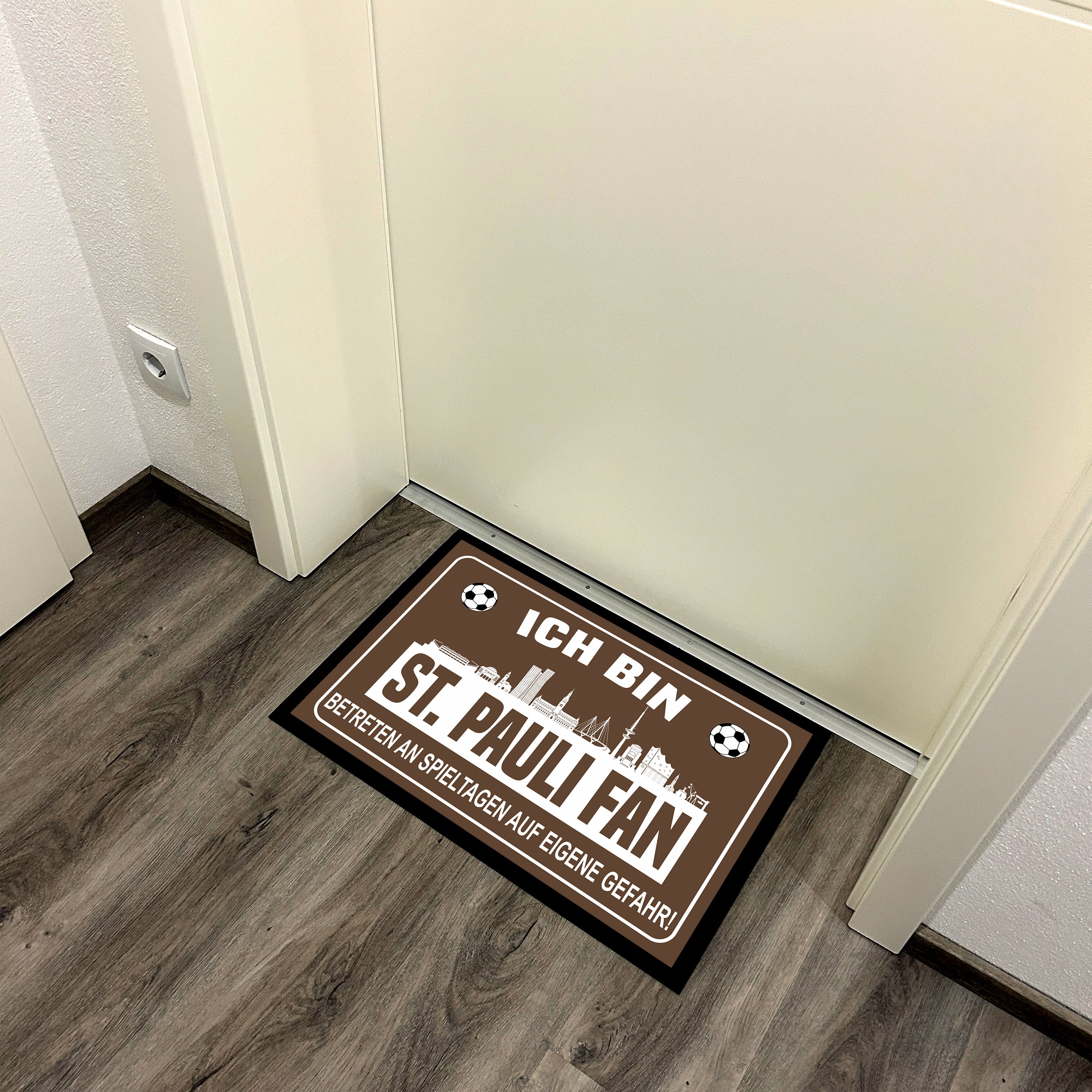 Fußmatte für Fußballfans mit Skyline | 60x40cm | Ich bin St. Pauli Fan - Betreten an Spieltagen auf eigene Gefahr! | Zeige deine Stadtliebe und Fußballbegeisterung! | für innen und außen