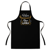 Grillschürze für Männer – Lustiger Spruch: Hier kocht der Chef – Hochwertige Kochschürze BBQ Master Schürze Schwarz