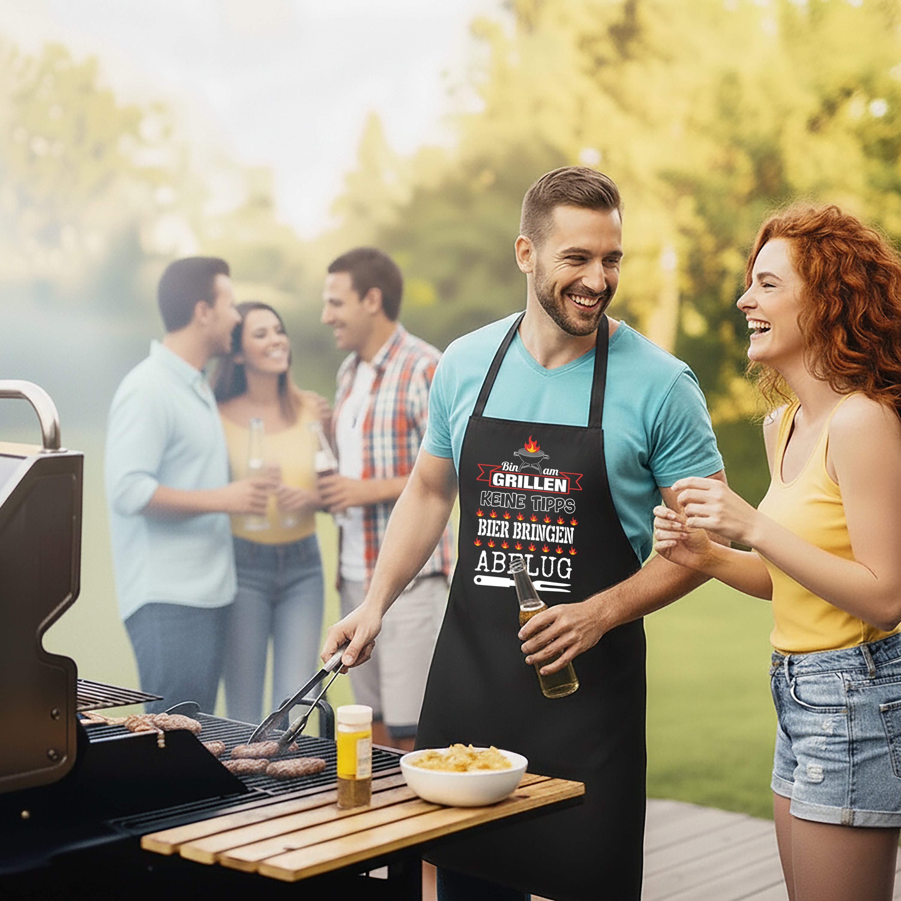 Grillschürze für Männer – Lustiger Spruch: Bin am Grillen - Keine Tipps, Bier bringen, Abflug – Hochwertige Kochschürze BBQ Master Schürze Schwarz