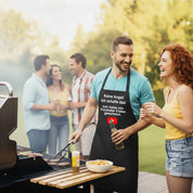 Grillschürze für Männer – Lustiger Spruch: Keine Angst ich schaffe das. Ich habe ein Youtube Video geschaut. – Hochwertige Kochschürze BBQ Master Schürze Schwarz