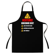 Personalisierte Grillschürze für Männer – Lustiger Spruch: Achtung! Wunschname kocht! – Hochwertige Kochschürze BBQ Master Schürze Schwarz
