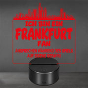 Frankfurt Fan Fußball LED Nachtlicht – 3D Skyline Design „Ansprechen auf eigene Gefahr“ – RGB Farbwechsel mit Fernbedienung & Touch – Stimmungslicht für die Man Cave – 19x23cm