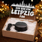 Leipzig Fan Fußball LED Nachtlicht – 3D Skyline Design „Ansprechen auf eigene Gefahr“ – RGB Farbwechsel mit Fernbedienung & Touch – Stimmungslicht für die Man Cave – 19x23cm