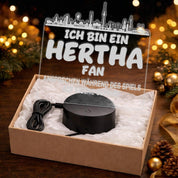 Hertha Fan Fußball LED Nachtlicht – 3D Skyline Design „Ansprechen auf eigene Gefahr“ – RGB Farbwechsel mit Fernbedienung & Touch – Stimmungslicht für die Man Cave – 19x23cm