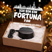 Fortuna Fan Fußball LED Nachtlicht – 3D Skyline Design „Ansprechen auf eigene Gefahr“ – RGB Farbwechsel mit Fernbedienung & Touch – Stimmungslicht für die Man Cave – 19x23cm