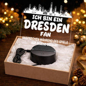 Dresden Fan Fußball LED Nachtlicht – 3D Skyline Design „Ansprechen auf eigene Gefahr“ – RGB Farbwechsel mit Fernbedienung & Touch – Stimmungslicht für die Man Cave – 19x23cm