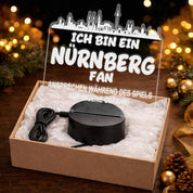 Nürnberg Fan Fußball LED Nachtlicht – 3D Skyline Design „Ansprechen auf eigene Gefahr“ – RGB Farbwechsel mit Fernbedienung & Touch – Stimmungslicht für die Man Cave – 19x23cm