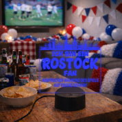 Rostock Fan Fußball LED Nachtlicht – 3D Skyline Design „Ansprechen auf eigene Gefahr“ – RGB Farbwechsel mit Fernbedienung & Touch – Stimmungslicht für die Man Cave – 19x23cm