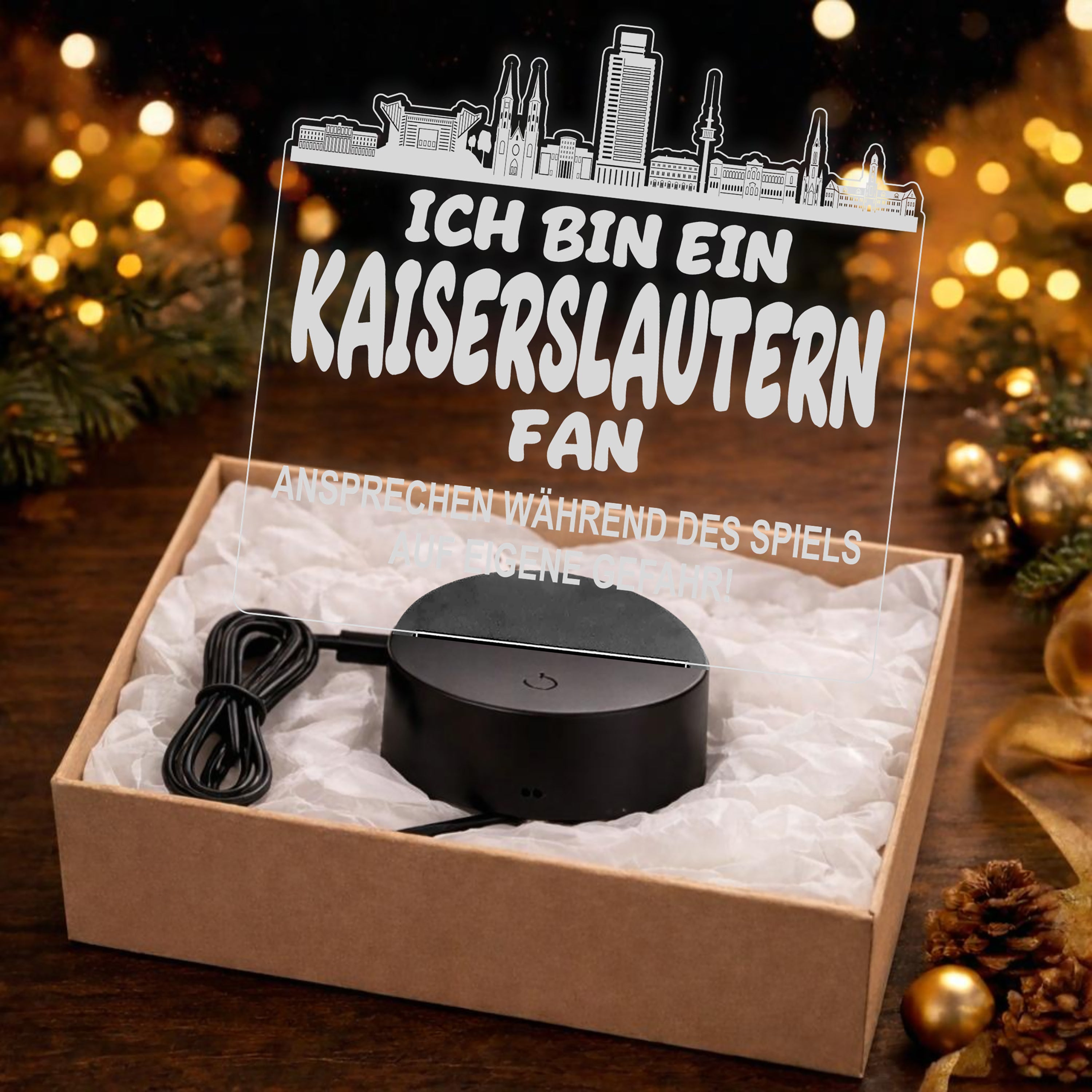 Kaiserslautern Fan Fußball LED Nachtlicht – 3D Skyline Design „Ansprechen auf eigene Gefahr“ – RGB Farbwechsel mit Fernbedienung & Touch – Stimmungslicht für die Man Cave – 19x23cm