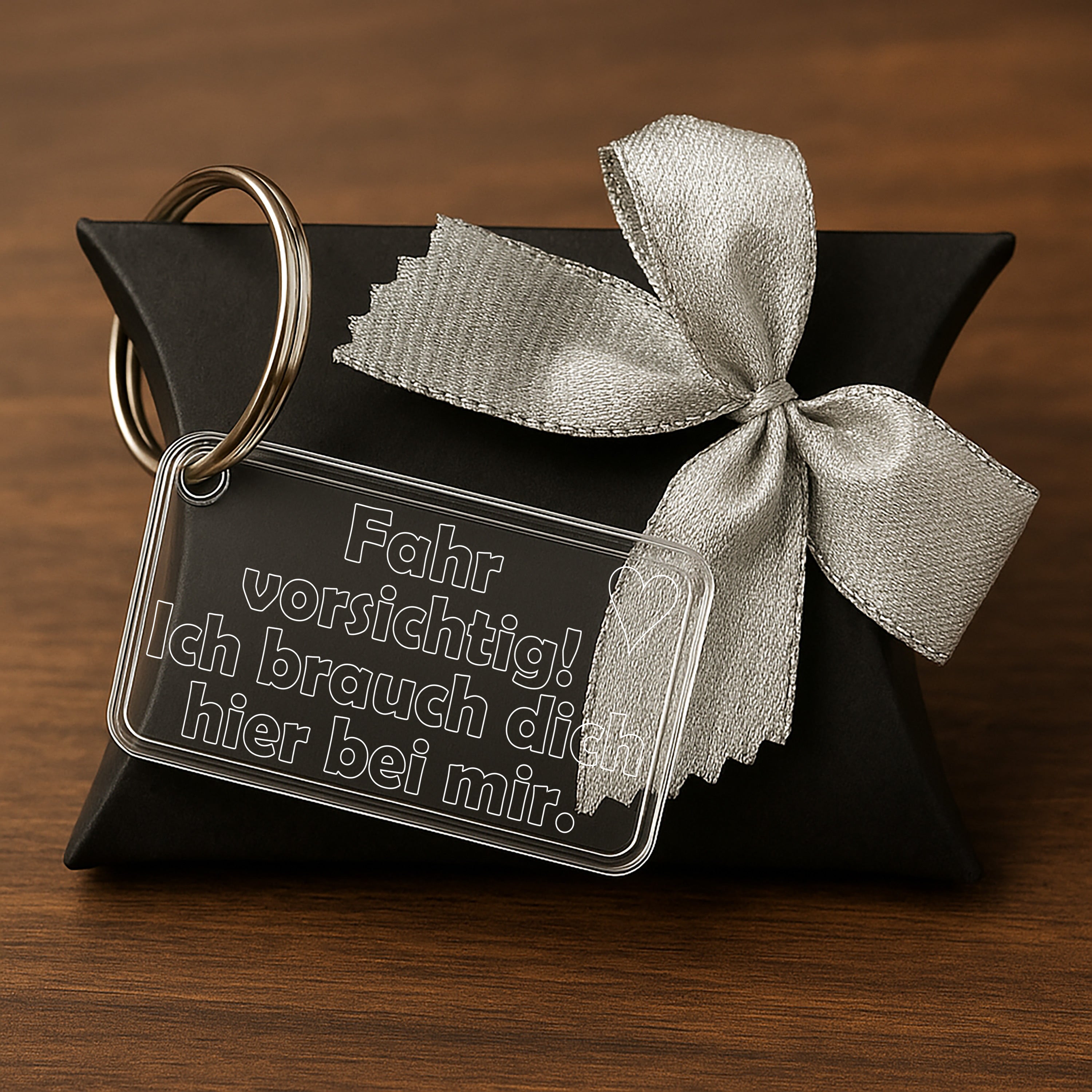 Acryl Schlüsselanhänger mit Spruch | Fahr vorsichtig! Ich brauch dich hier bei mir. | inkl. Schlüsselring | Kratzfest, UV-Beständig & Robust | Elegantes Geschenk für Paare |