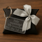 Acryl Schlüsselanhänger mit Spruch | Fahr vorsichtig! Wir brauchen dich hier bei uns. | inkl. Schlüsselring | Kratzfest, UV-Beständig & Robust | Elegantes Geschenk für Paare |