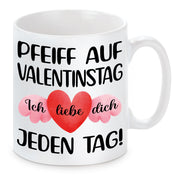 Valentinstag Tasse „Pfeiff auf Valentinstag – Ich liebe dich jeden Tag“ | Romantische Kaffeetasse aus Keramik | 300ml | 10oz | Geschenk für Partner, Freundin, Freund, Frau oder Mann