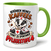 Herzbotschaft Tasse Pflege – Berühren meines Kaffees führt zu spontaner Pflegestufe 4, lustige Kaffeetasse für Pflegekräfte, Krankenschwester, Krankenpfleger und Pflegepersonal, witziges Geschenk für Kollegen, 330 ml Keramiktasse