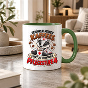 Herzbotschaft Tasse Pflege – Berühren meines Kaffees führt zu spontaner Pflegestufe 4, lustige Kaffeetasse für Pflegekräfte, Krankenschwester, Krankenpfleger und Pflegepersonal, witziges Geschenk für Kollegen, 330 ml Keramiktasse