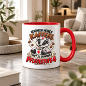 Herzbotschaft Tasse Pflege – Berühren meines Kaffees führt zu spontaner Pflegestufe 4, lustige Kaffeetasse für Pflegekräfte, Krankenschwester, Krankenpfleger und Pflegepersonal, witziges Geschenk für Kollegen, 330 ml Keramiktasse