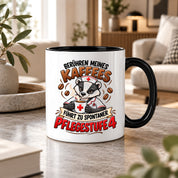 Herzbotschaft Tasse Pflege – Berühren meines Kaffees führt zu spontaner Pflegestufe 4, lustige Kaffeetasse für Pflegekräfte, Krankenschwester, Krankenpfleger und Pflegepersonal, witziges Geschenk für Kollegen, 330 ml Keramiktasse