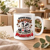 Herzbotschaft Tasse Pflege – Berühren meines Kaffees führt zu spontaner Pflegestufe 4, lustige Kaffeetasse für Pflegekräfte, Krankenschwester, Krankenpfleger und Pflegepersonal, witziges Geschenk für Kollegen, 330 ml Keramiktasse