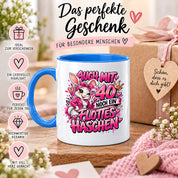 Herzbotschaft Tasse 40. Geburtstag Frau – Auch mit 40 noch ein flottes Häschen – lustiges Geburtstagsgeschenk für Frauen, Freundin, Schwester, Kollegin, Mama oder Ehefrau – witzige Hasen Tasse – 330 ml Keramiktasse