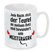 Tasse mit Motiv - Jede Nacht sitzt der Teufel an meinem Bett und bewundert sein Meisterwerk